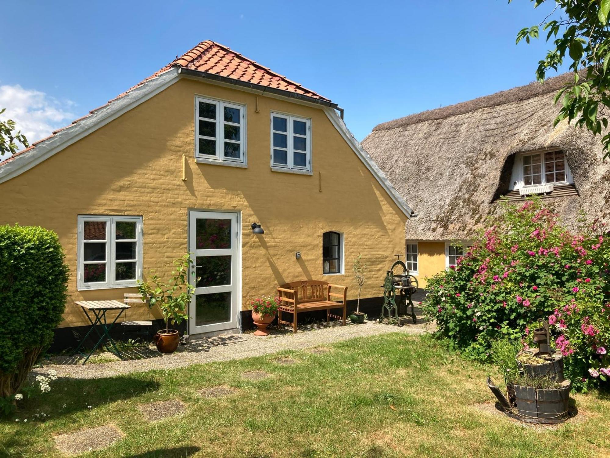 Den Gamle Skomager Hytte Ved Slotssoen Gråsten Exterior photo